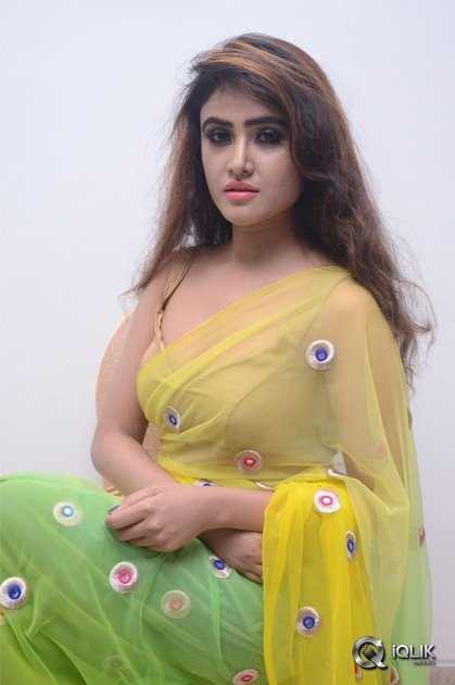 Sony-Cherista-At-Kalamandir-6th-Anniversary-Celebrations